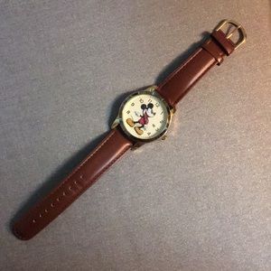 Mickey Mouse watch with date setting